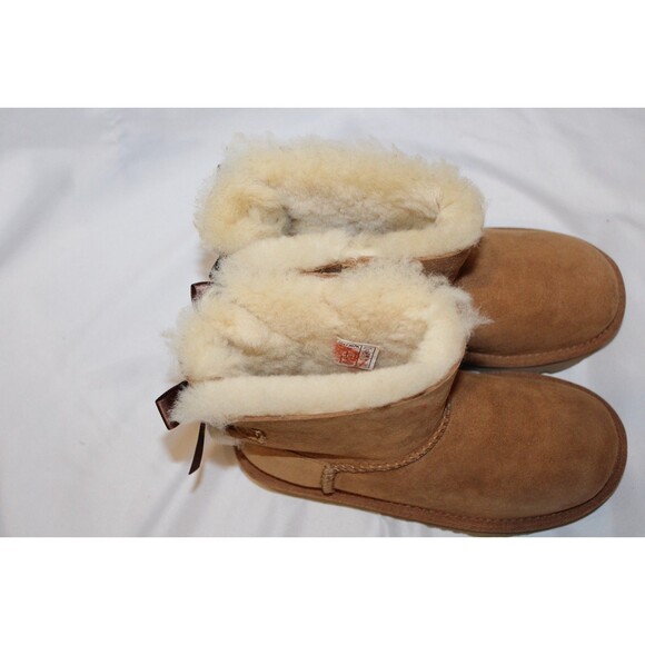 UGG GIRL'S MINI BAILEY BOW SUEDE SHEARLING LINED BOOTS CHESTNUT SZ 13 NIB - Picture 4 of 6